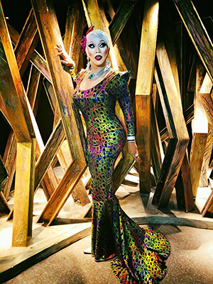 DEZLEE NORISLICIOUS